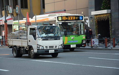 异域的城市配送用车 原来闹市中渣土车和水泥搅拌车不用限行